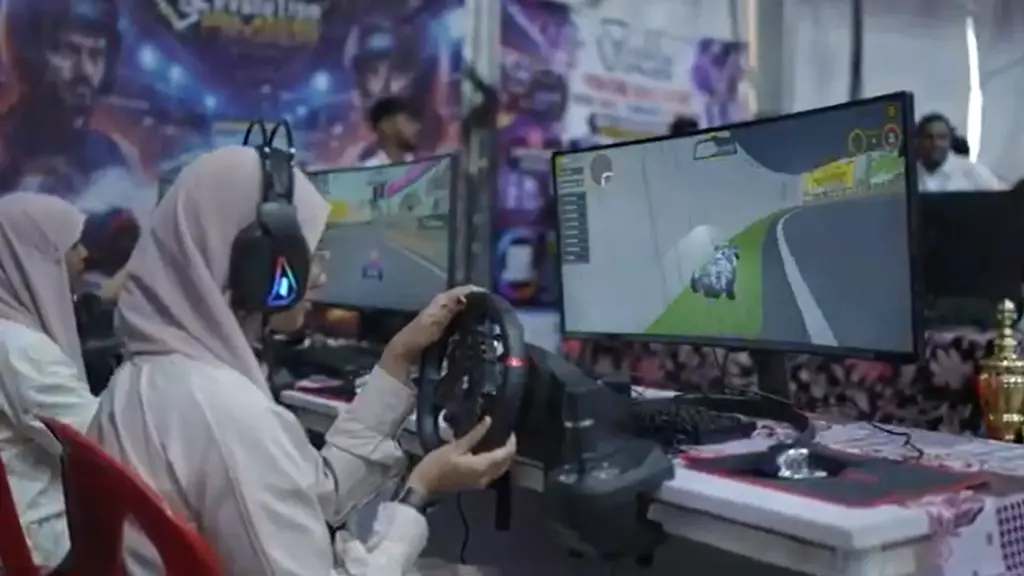 Girl experiencing car racing simulator game at Infinite Pro League expo stall